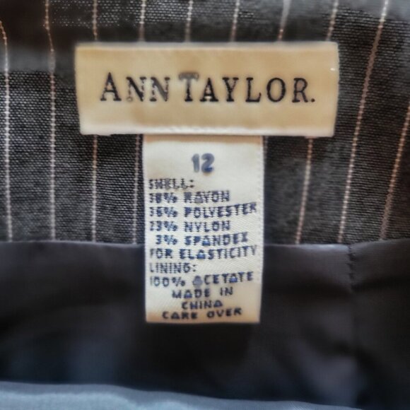 Ann Taylor Gray Pinstriped Lined Pencil Skirt w/Front Slit - Size 12 - Picture 5 of 10